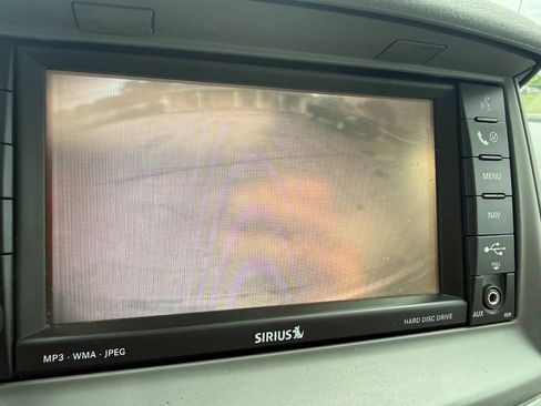 Used 2009 Chrysler Town & Country Limited w/ Entertainment Group #3 FWD image 16