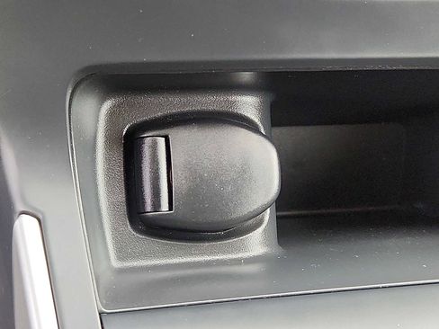 Used 2017 Nissan Sentra S image 23