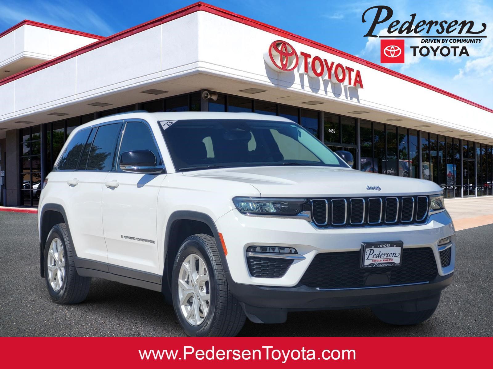 Used 2023 Jeep Grand Cherokee Limited w/ Trailer Tow Prep Group (B) AWD/4WD image 1