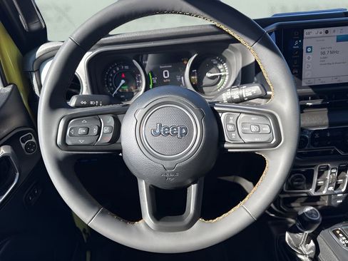 Used 2024 Jeep Wrangler Unlimited w/ Convenience Group image 12