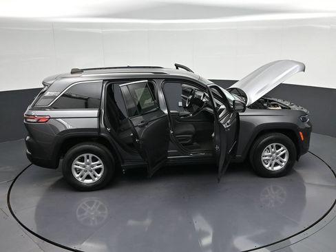 Used 2023 Jeep Grand Cherokee Laredo RWD image 39