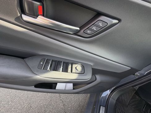 Used 2023 Toyota Prius LE image 11