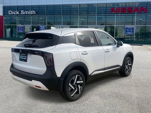 Used 2025 Nissan Kicks SV image 6