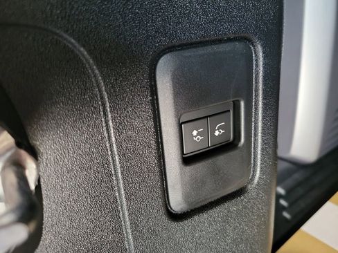 Used 2024 Land Rover Defender 110 V8 image 31