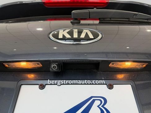 Used 2017 Kia Sorento AWD image 11