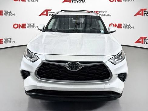 Certified 2024 Toyota Highlander Limited AWD/4WD image 3