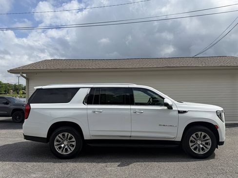 Used 2022 GMC Yukon XL Denali AWD/4WD image 1