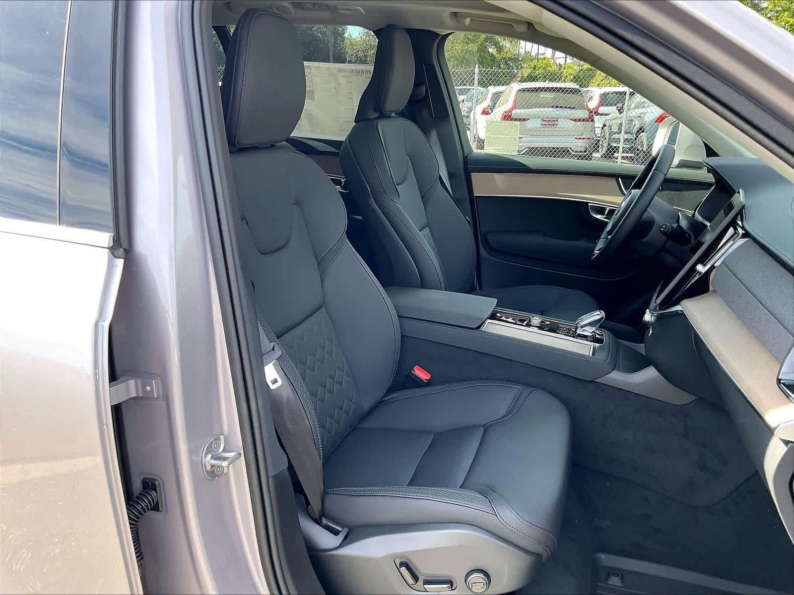 New 2026 Volvo XC90 B5 Plus w/ Protection Package AWD/4WD image 32
