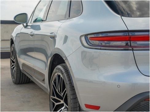 Certified 2025 Porsche Macan image 14