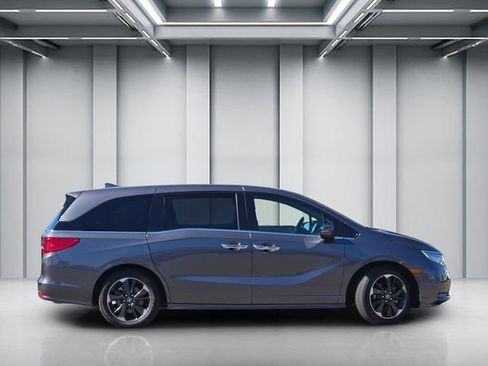 Used 2023 Honda Odyssey Elite image 3