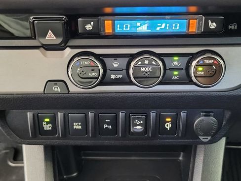 Used 2016 Toyota Tacoma TRD Sport RWD image 21
