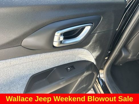 Certified 2025 Jeep Compass Latitude AWD/4WD image 12