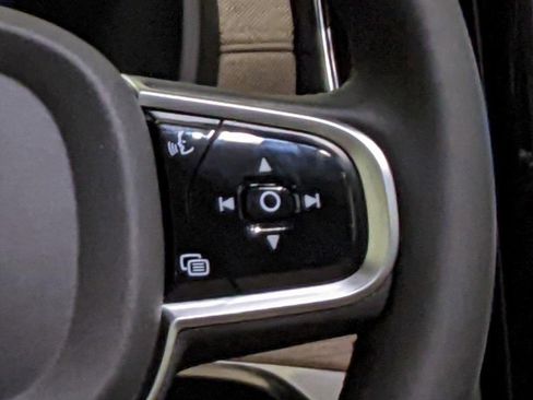 New 2026 Volvo XC90 B6 Plus w/ Protection Package Premier image 17