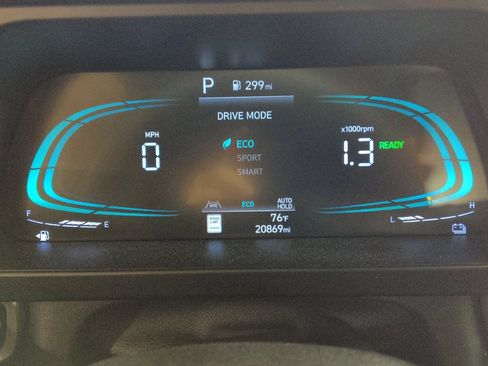 Used 2025 Hyundai Elantra Hybrid FWD image 23