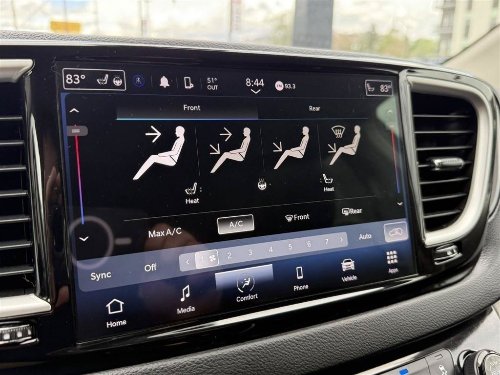 Used 2023 Chrysler Pacifica Touring-L FWD image 29