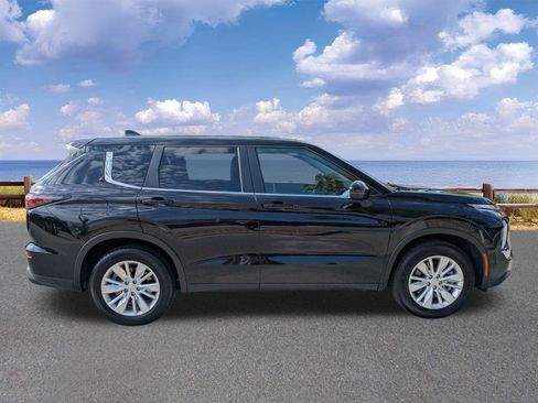 Used 2025 Mitsubishi Outlander ES AWD/4WD image 9