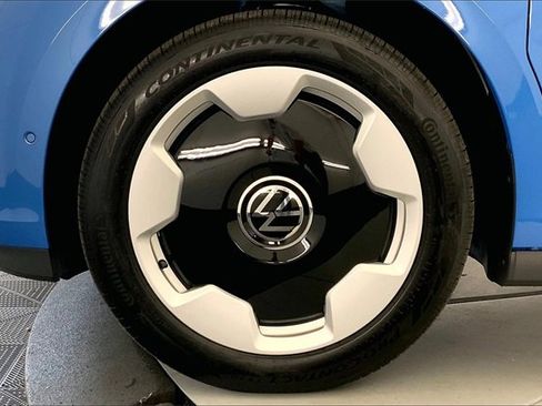 New 2025 Volkswagen ID. Buzz Pro S Plus image 12