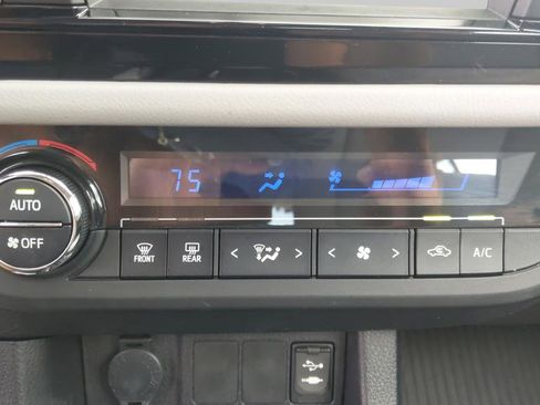 Used 2015 Toyota Corolla LE FWD image 26