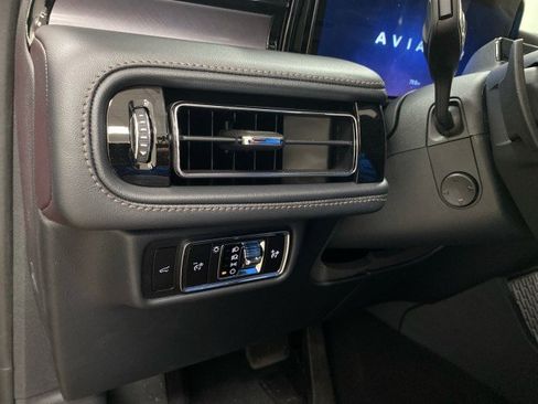 New 2025 Lincoln Aviator AWD w/ Equipment Group 101A image 24