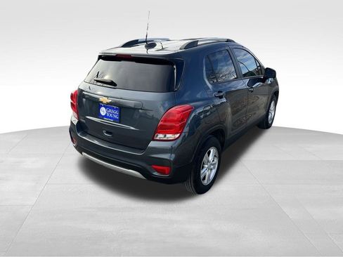 Used 2022 Chevrolet Trax LT w/ LT Convenience Package image 7