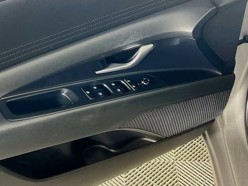 Certified 2023 Hyundai Elantra SEL w/ Preferred Accessory Package image 18