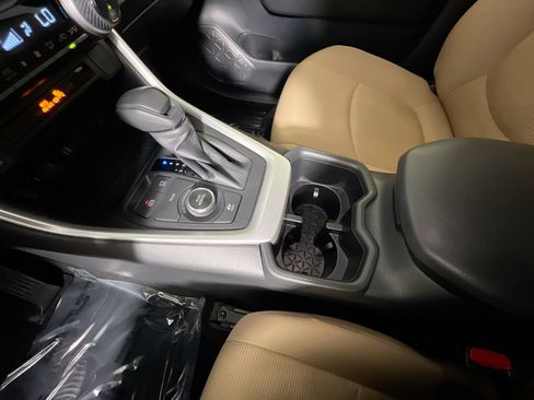 Used 2025 Toyota RAV4 LE AWD/4WD image 24