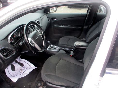 Used 2013 Chrysler 200 Touring image 9