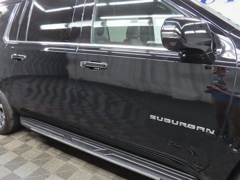 Used 2025 Chevrolet Suburban High Country w/ Sun And Tow Package image 38