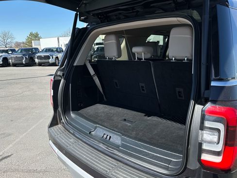 Used 2024 Ford Expedition Limited image 17
