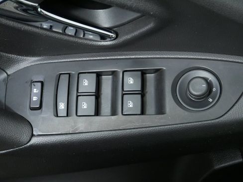 Used 2019 Chevrolet Trax LT w/ LT Convenience Package FWD image 21