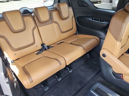 Used 2025 Nissan Armada SL w/ Captain's Chari Seat Package image 24