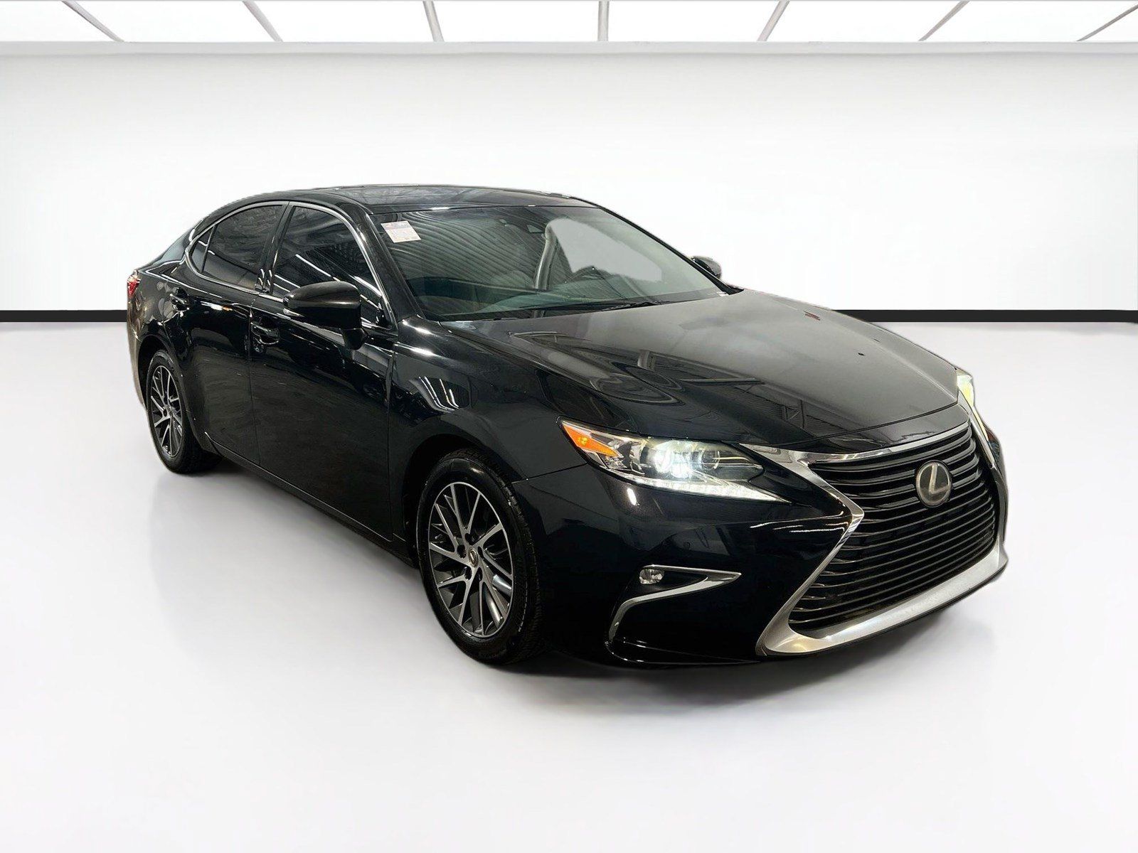 Used 2016 Lexus ES 350 w/ Luxury Package w/Wood Trim FWD image 3