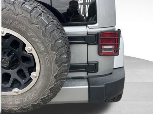 Used 2016 Jeep Wrangler Unlimited Sahara w/ Dual Top Group image 9