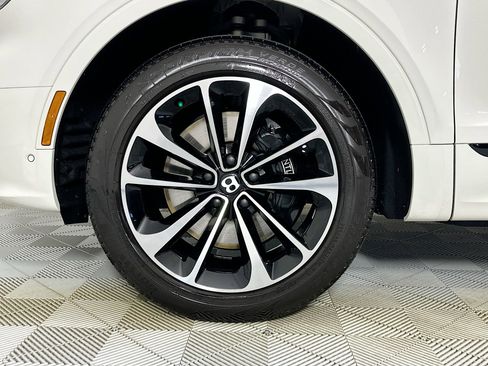 Certified 2022 Bentley Bentayga AWD/4WD image 6