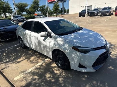 Used 2019 Toyota Corolla LE FWD image 2