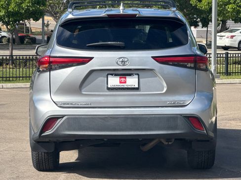 Used 2022 Toyota Highlander XLE image 5