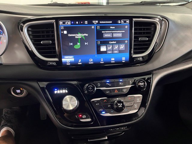 Used 2025 Chrysler Pacifica Select FWD image 28