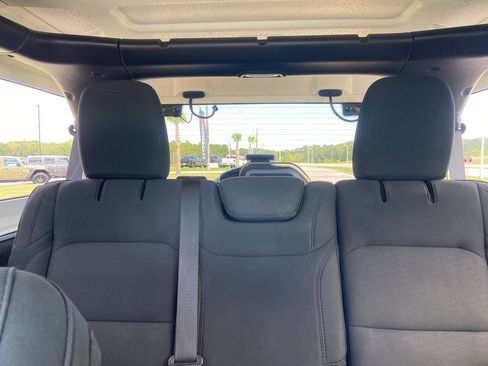 Used 2020 Jeep Wrangler Unlimited Sahara image 24