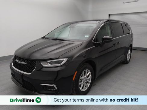 Used 2023 Chrysler Pacifica Touring-L image 1