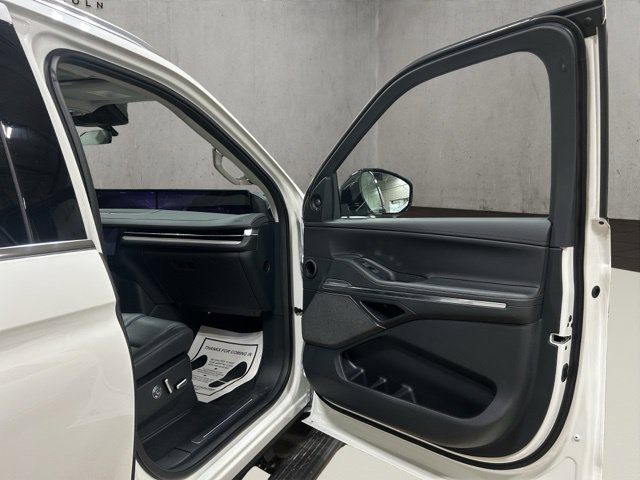New 2027 Lincoln Navigator L Reserve AWD/4WD image 18