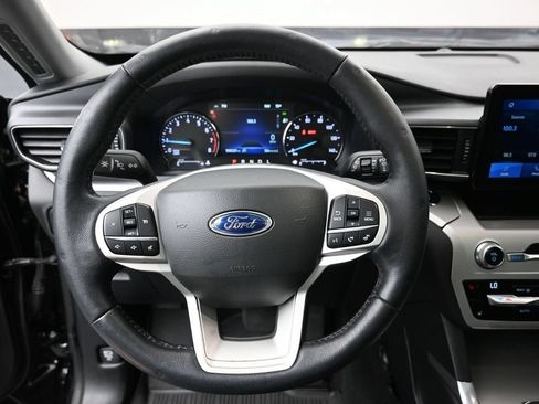 Certified 2021 Ford Explorer XLT w/ Equipment Group 202A RWD image 7