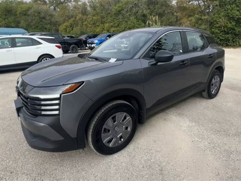 Used 2025 Nissan Kicks S image 4