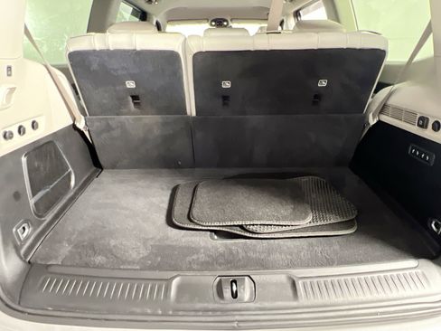 Used 2022 Jeep Wagoneer Series III w/ Flexible Seating Group image 25