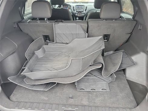 Used 2021 Chevrolet Equinox LT image 32