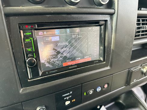 Used 2017 Chevrolet Express 2500 image 21