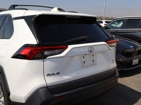 Used 2021 Toyota RAV4 XLE w/ Convenience Package AWD/4WD image 4
