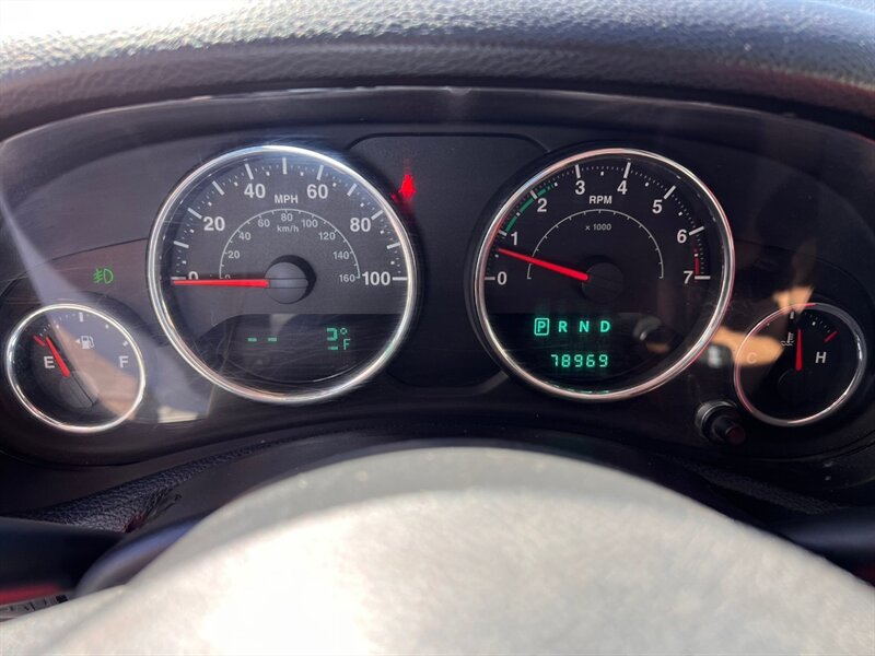 Used 2012 Jeep Wrangler Unlimited Rubicon w/ Connectivity Group AWD/4WD image 32