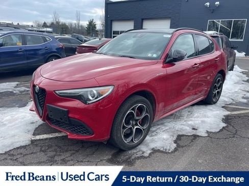 Used 2022 Alfa Romeo Stelvio Veloce image 3