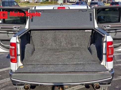 Used 2021 RAM 1500 Laramie AWD/4WD image 12