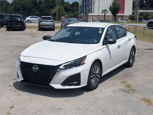 Used 2025 Nissan Altima 2.5 SV FWD image 7
